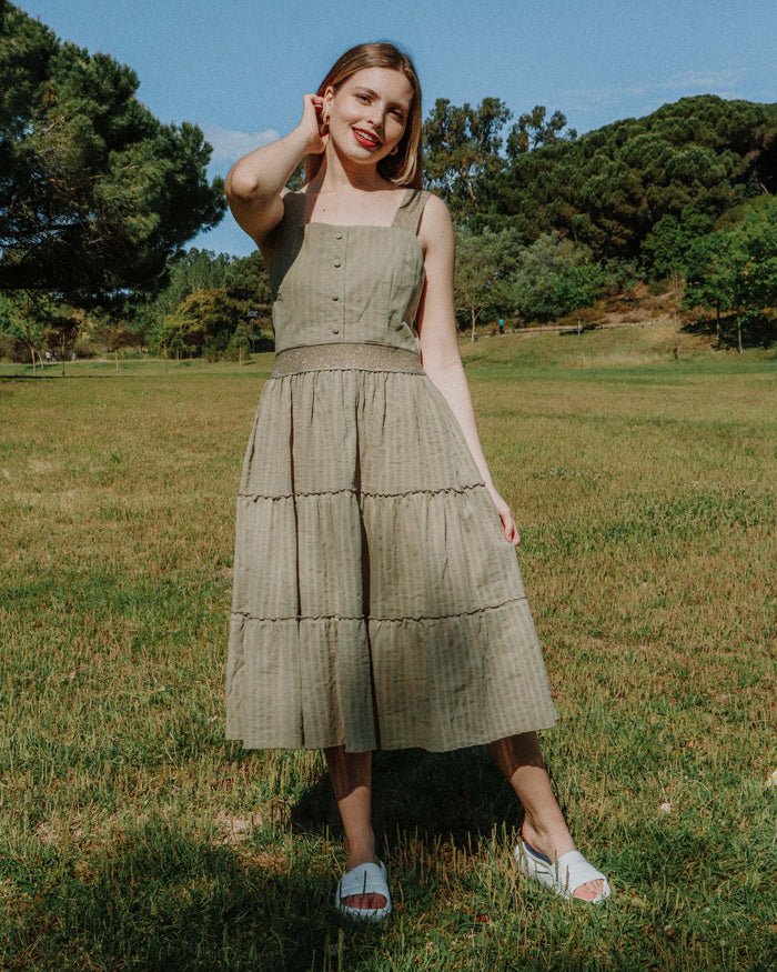 Vestido em linho de alças