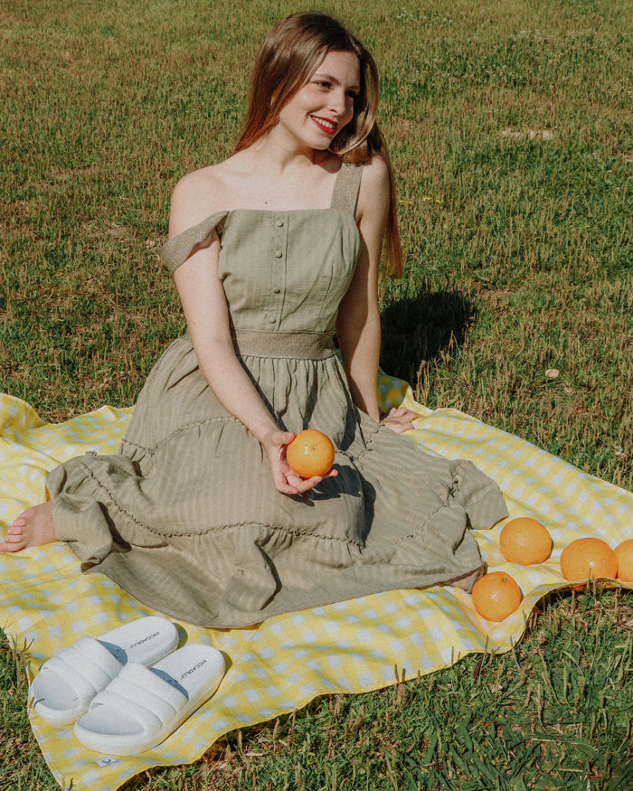 Vestido em linho de alças